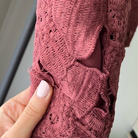 ASTR The Label Floral Overlay Sleeveless Sheath Dress‎ in Blush Pink/Woodrose - Picture 6 of 9